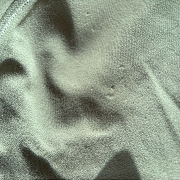 Lululemon Green Twill Nulu leggings - Size 6 - 28” - Picture 4 of 6